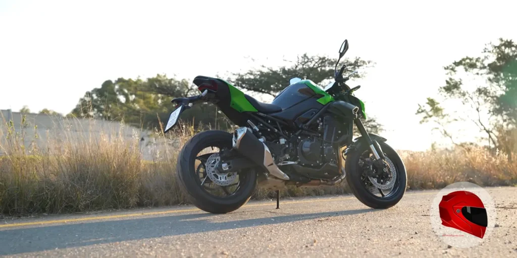 Kawasaki Z900 side view