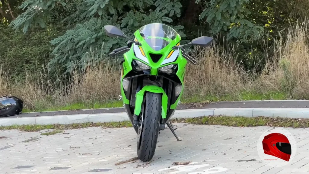 Kawasaki Ninja ZX-6R front
