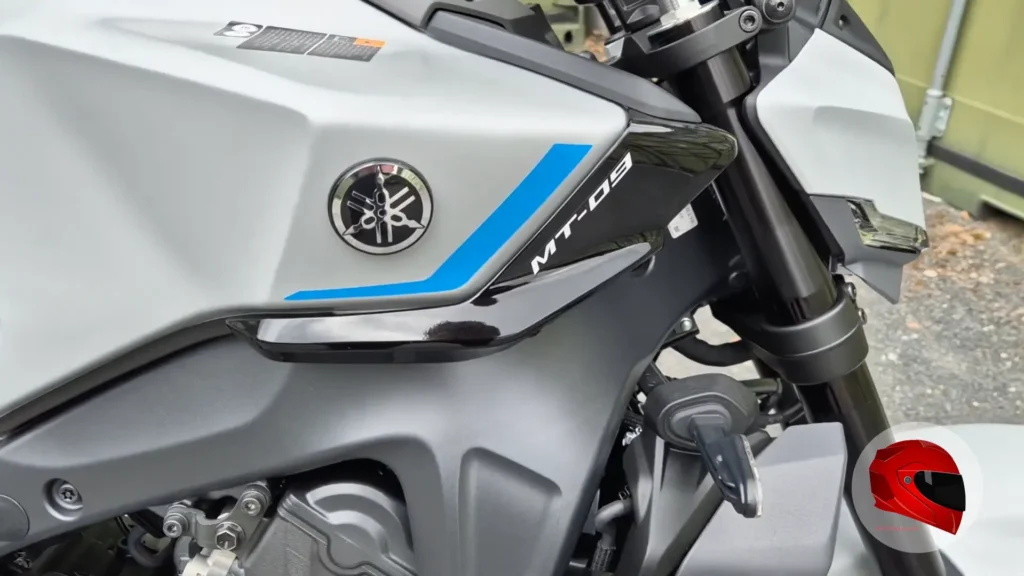MT-09 fuel tank with MT-09 badge