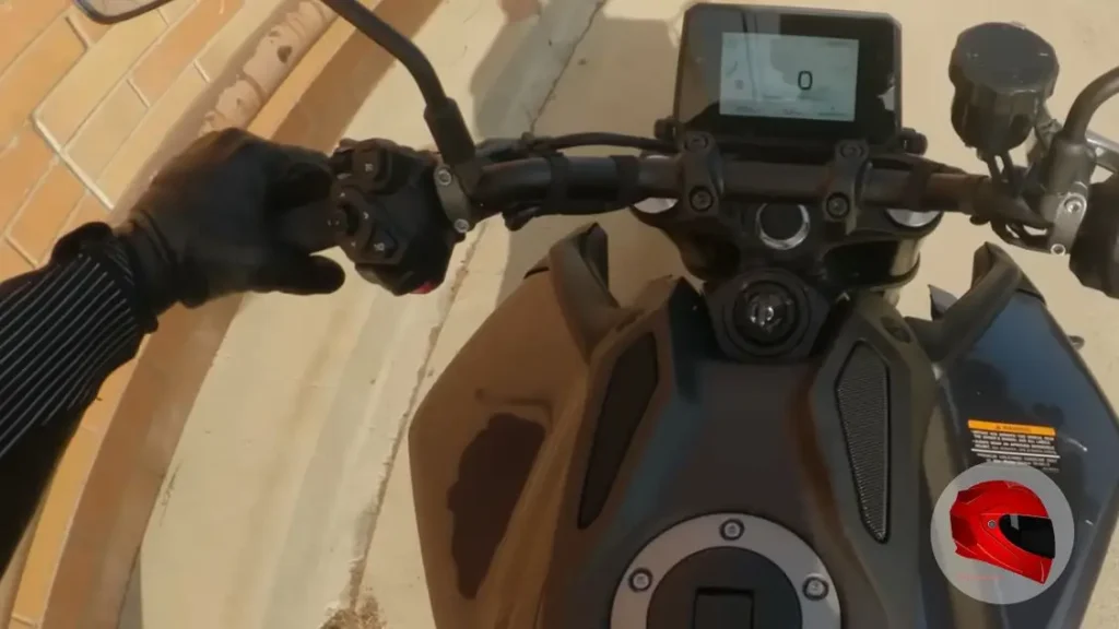 MT-09 TFT display and handlebar controls