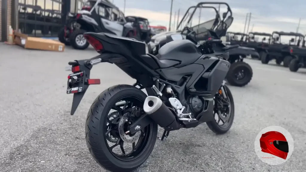 Yamaha R3 back
