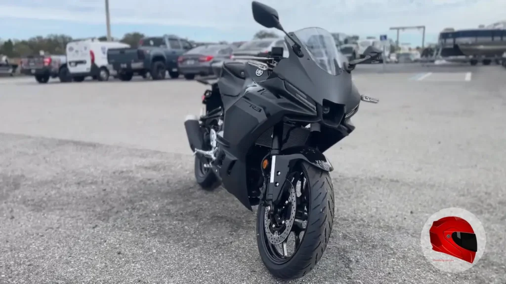 Yamaha R3 front
