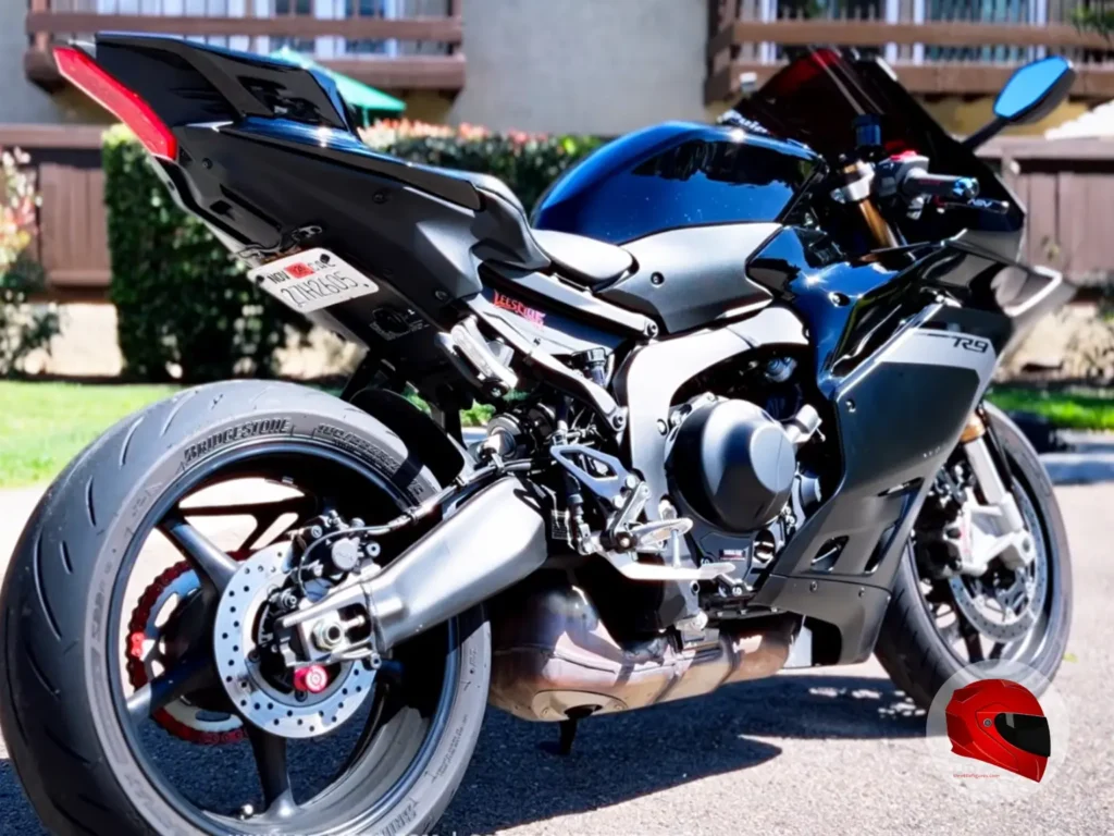 Yamaha R9 engine and body