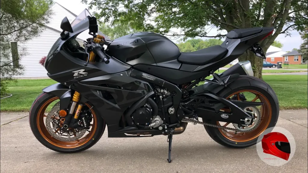 Black Suzuki GSX-R1000R side profile view