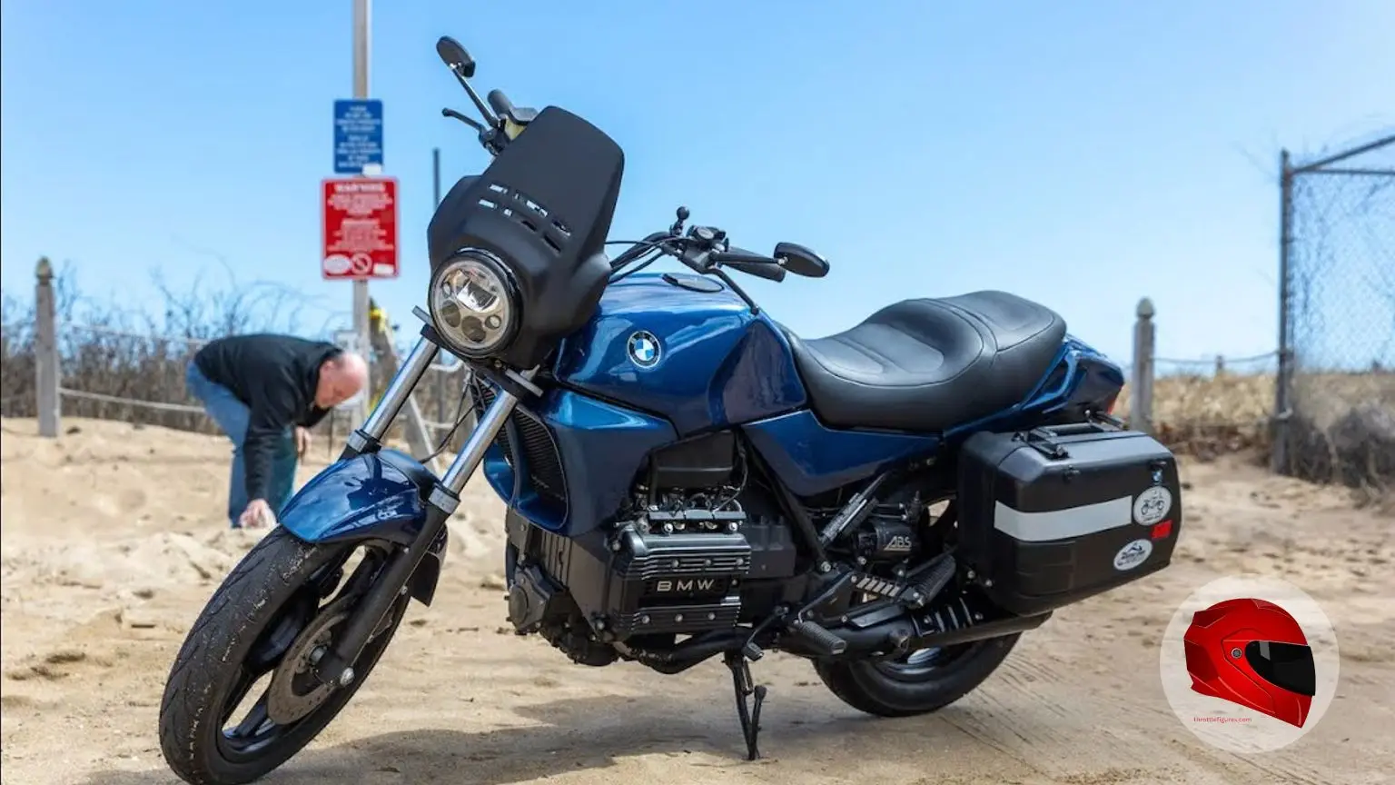 BMW K75 front three-quarter view