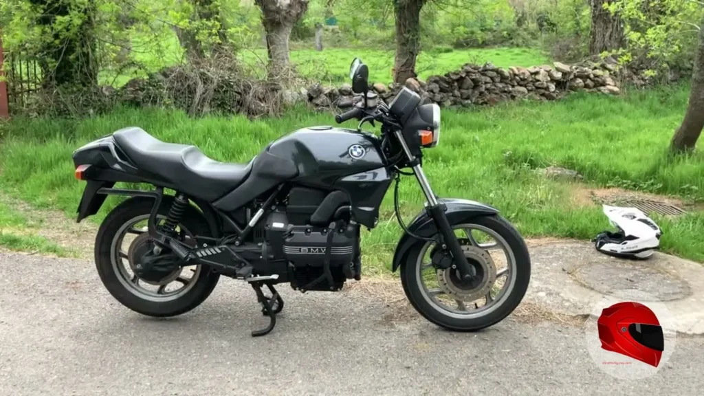 BMW K75 side profile showing the flying brick engine and shaft drive