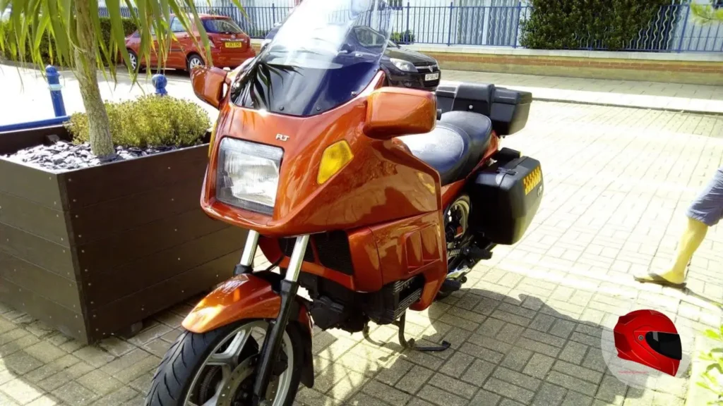 BMW K75RT touring variant with full fairing and panniers, front three-quarter view
