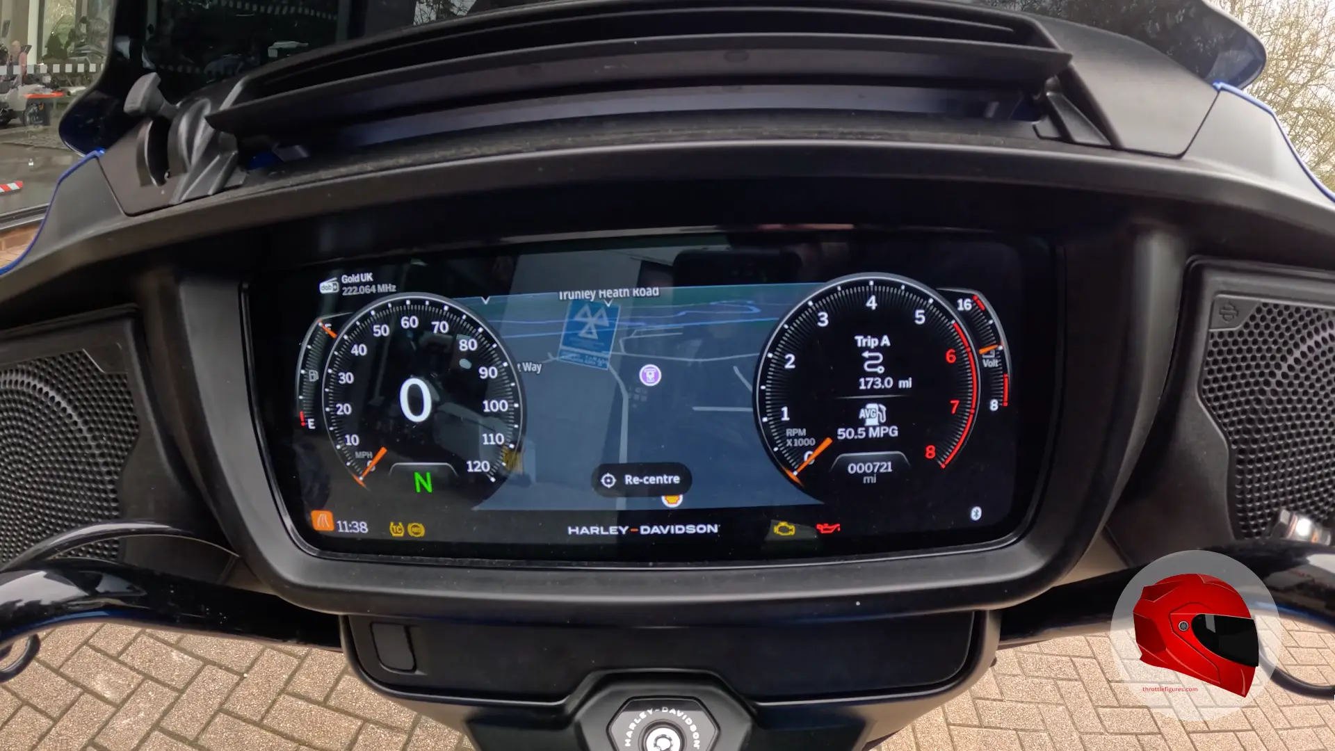Harley-Davidson touring motorcycle TFT dashboard and fairing speakers