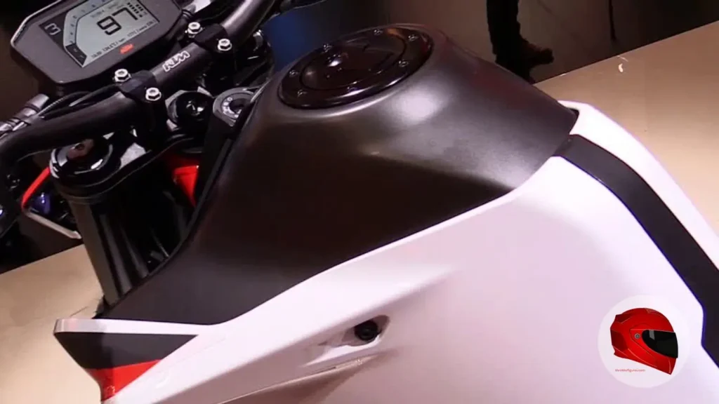 KTM 890 Duke R TFT dashboard display