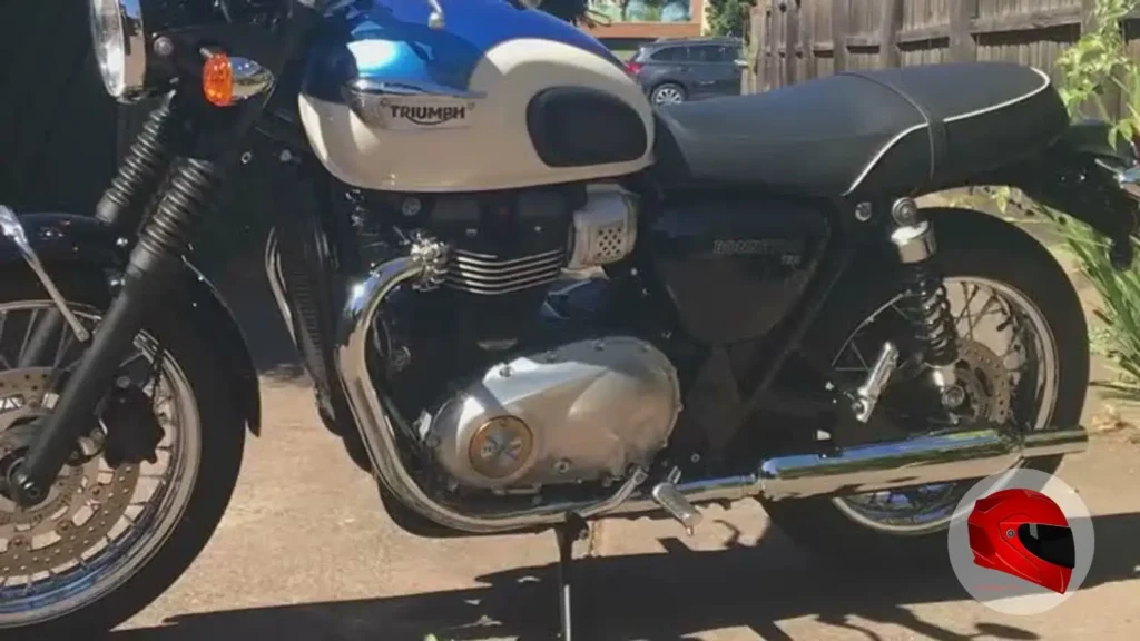 Triumph Bonneville T100 900cc parallel-twin engine and front brake detail