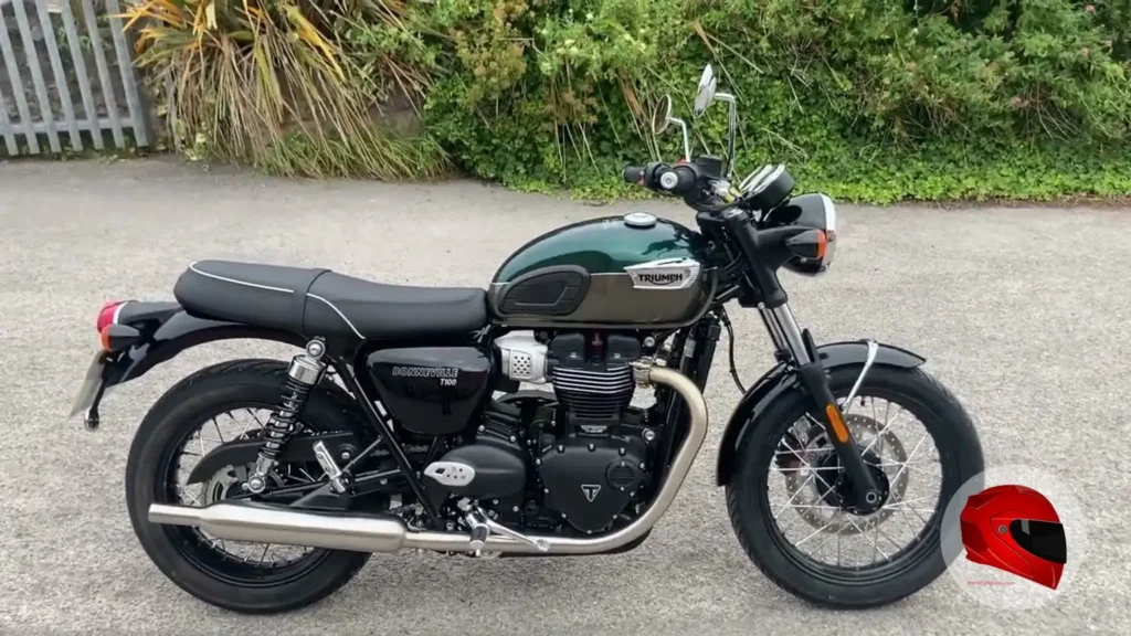 Triumph Bonneville T100 side profile