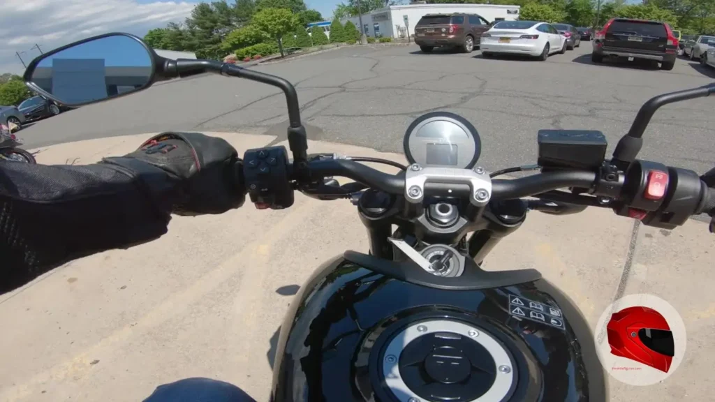 Triumph Trident 660 handlebar and TFT instrument cluster