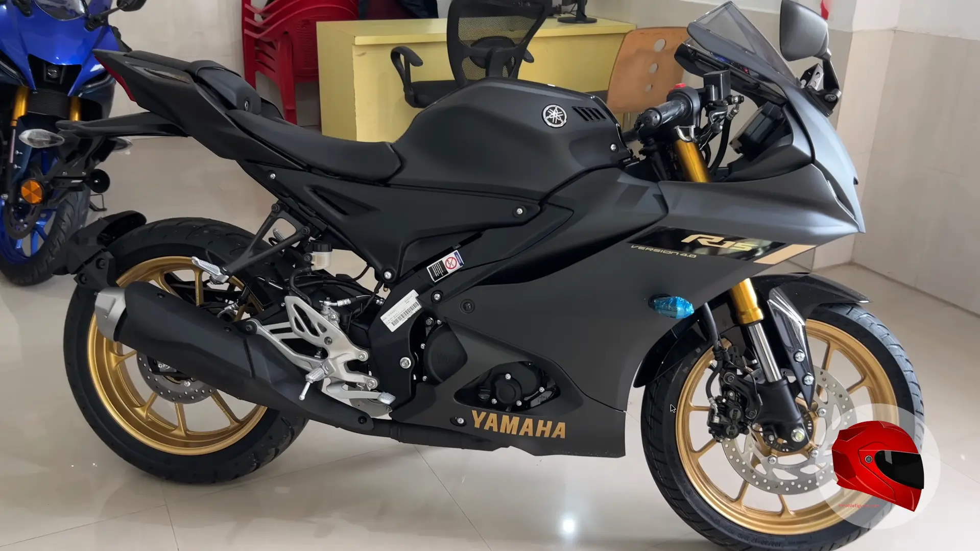 Yamaha R15 V4 right side view
