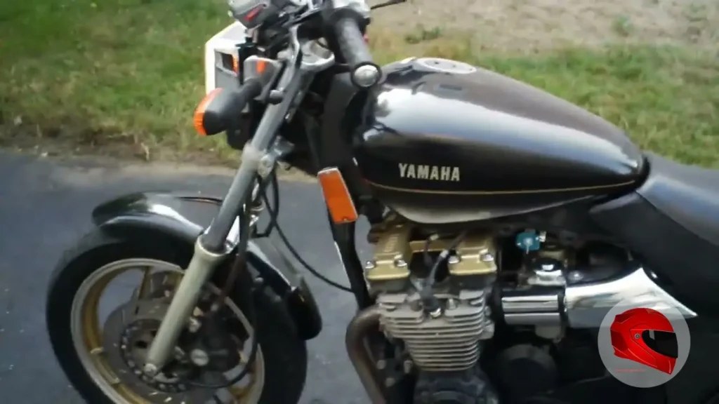 Yamaha YX600 Radian front forks and front disc brake detail